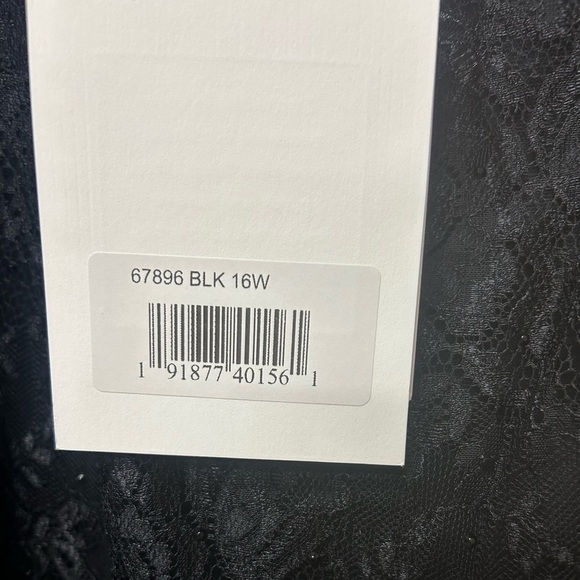 Mac Duggal 67896 NWT WRAP-OVER LONG SLEEVE LACE APPLIQUE TRUMPET G… - Picture 6 of 9